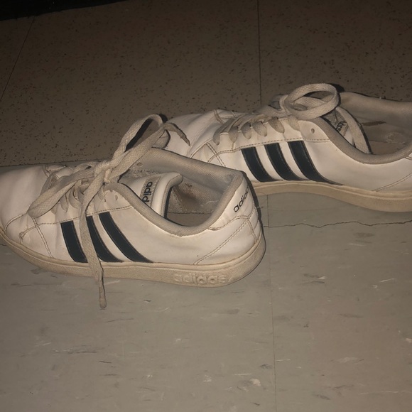 Size 7 Adidas Sneakers - Picture 3 of 4